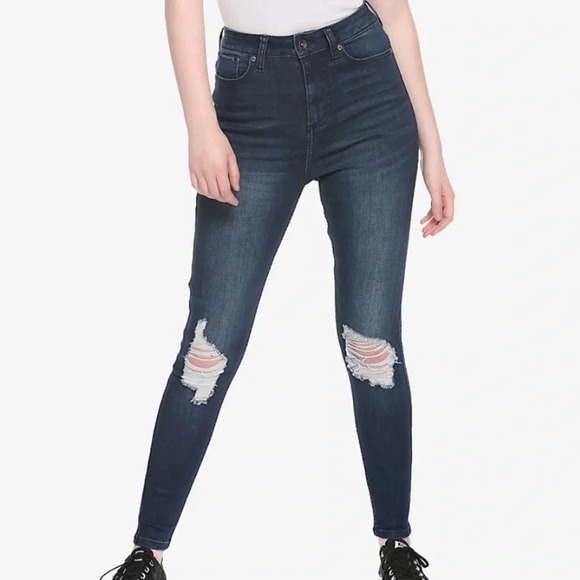 🌸NEW🌸 HOT TOPIC Ultra Hi-Rise Crop Jegging - Picture 1 of 10